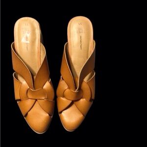 EUC...WOMENS Time &Tru Tan Leather Knot-Front Slip-On Mules